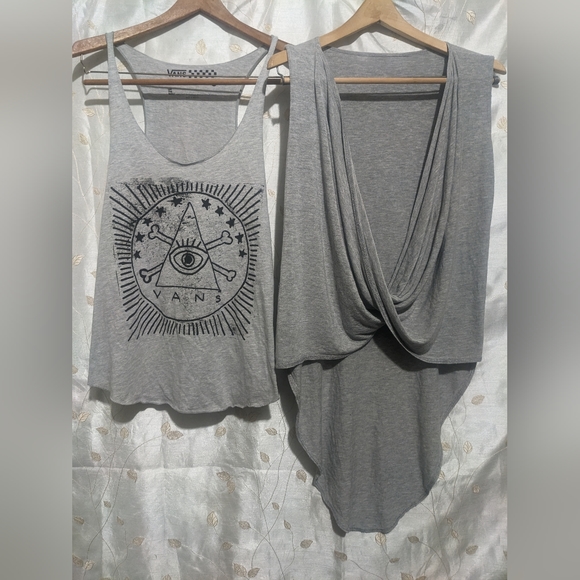 Lot 2 sleeveless SZ MED oversized topa - Picture 1 of 6
